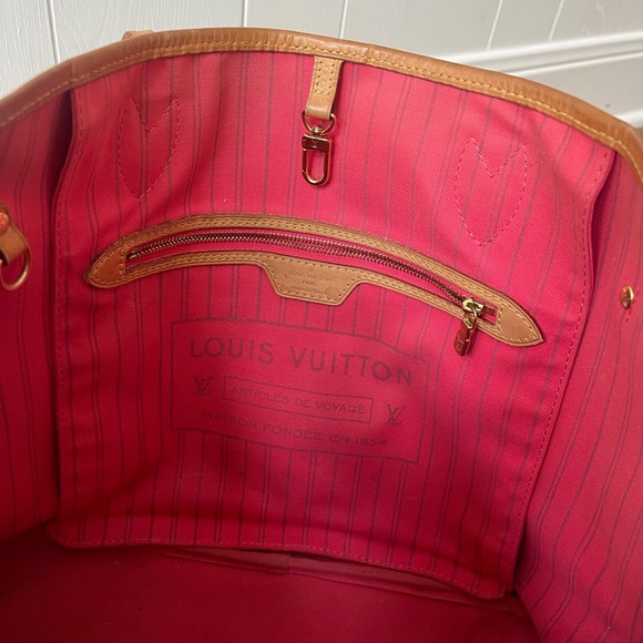 Beautiful authentic Louis Vuitton neverfull pink v limited edition! - Picture 6 of 11